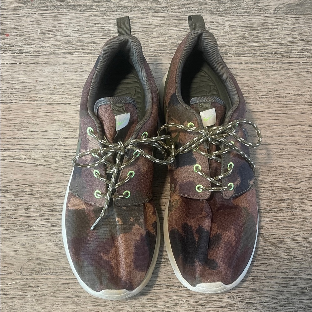 Nike Roshe Run Print ‘Camo’ Sneakers Women's Size 9 - Picture 2 of 6